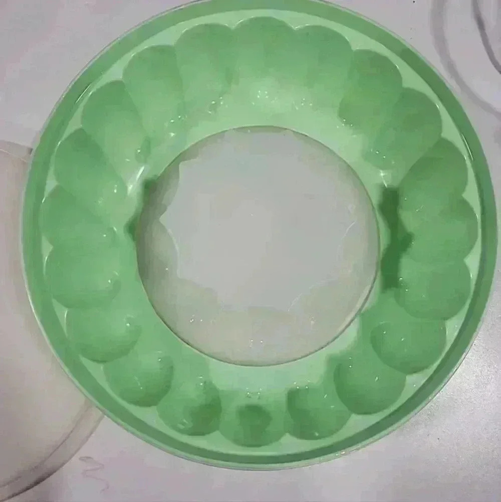 Tupperware Vintage Jello Mold with Lid - Mint Green - 1201-11, 1202-4, 1203-6 - Picture 4 of 6